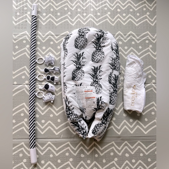 Dockatot + extra Case + hanging toys - Picture 4 of 8